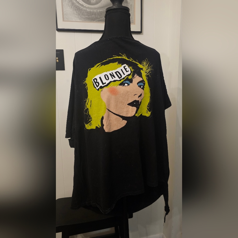 Blondie Graphic Women's Black Top 4X